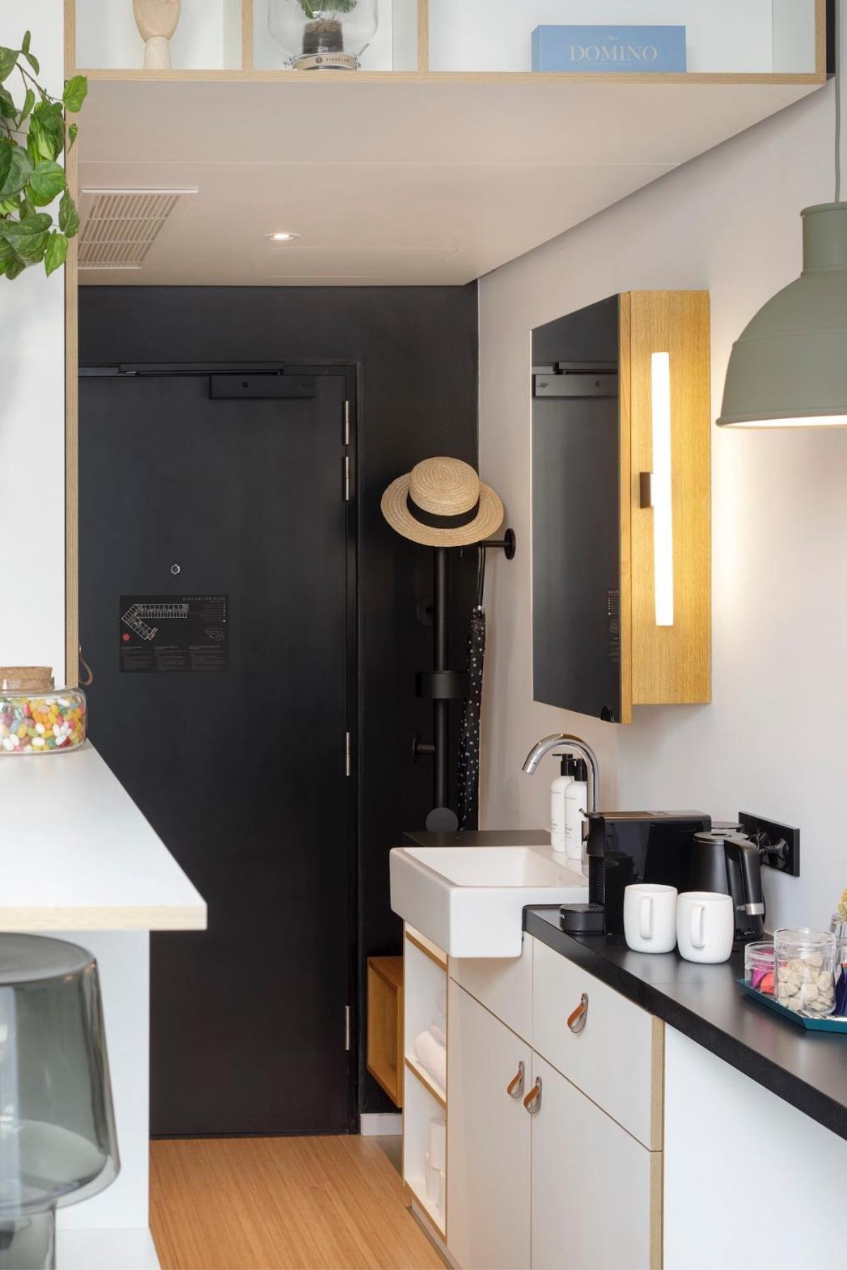 Aparthotel Zoku 4*